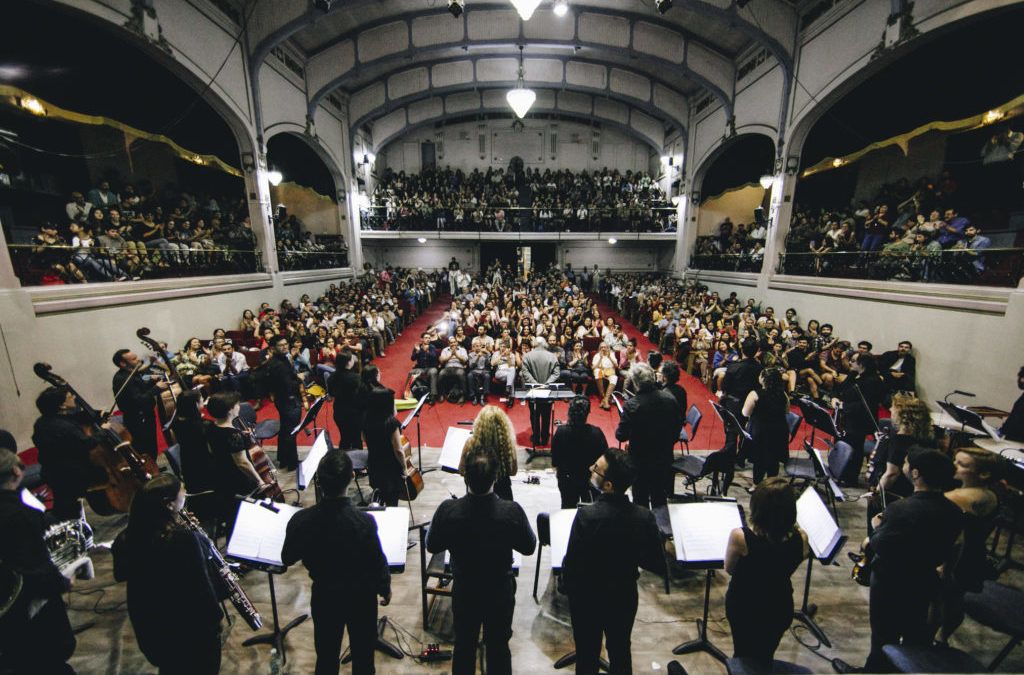 Velada mágica vivió la Orquesta Clásica Usach con musicalización en vivo de «El húsar de la muerte»