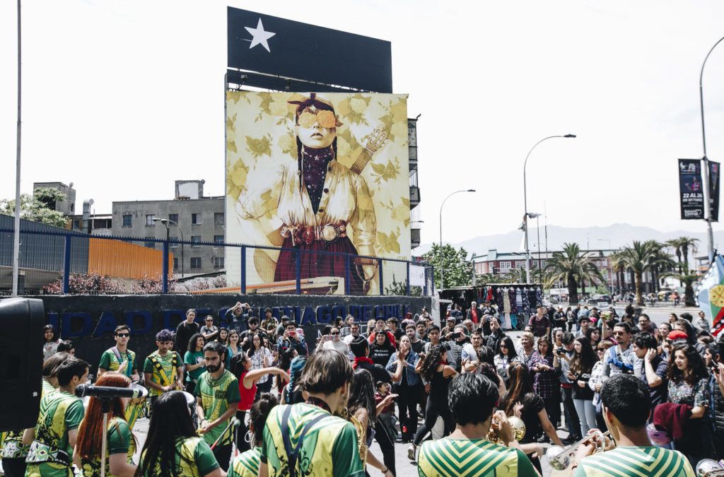 U. de Santiago inaugura el mural “Primavera Insurrecta” de Inti Castro con un emocionante encuentro cultural en la vía pública